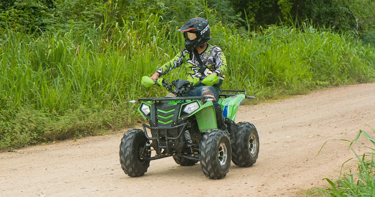 ATV ขนาดเล็กขับในสวน เหมาะสำหรับมือใหม่